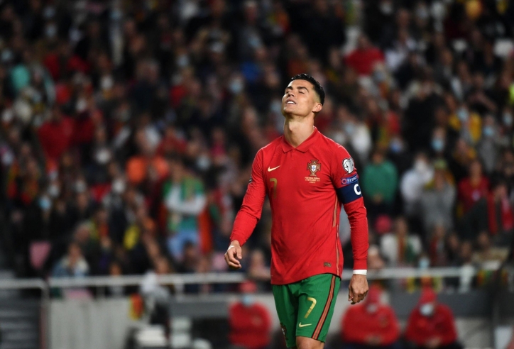 Ronaldo nhận tin buồn chưa từng có từ MU trước thềm World Cup 2022