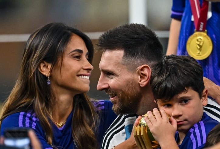 'Tẩu thoát' cùng vợ, Messi ngậm ngùi làm điều có lỗi với NHM Argentina