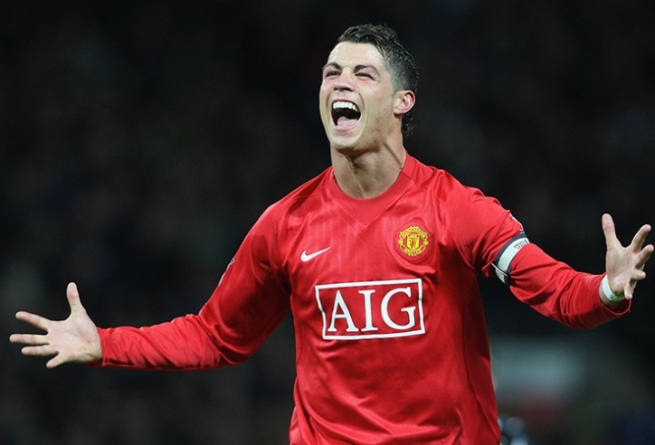 Cristiano Ronaldo bất ngờ 'xuất hiện trong màu áo MU' đầu năm 2023