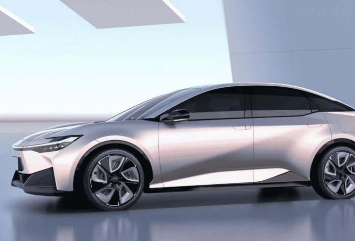 Toyota sắp ra mắt mẫu sedan chạy điện đẹp long lanh, kích thước ngang Camry