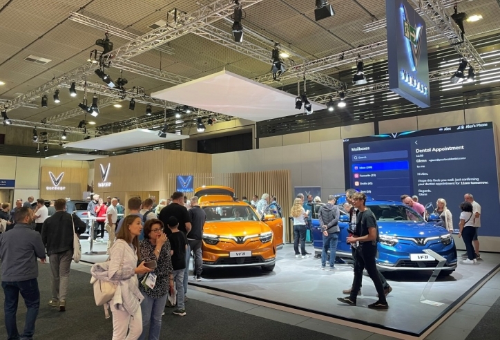 VinFast ra mắt 2 mẫu xe điện VF 8, VF 9 tại thị trường Đức
