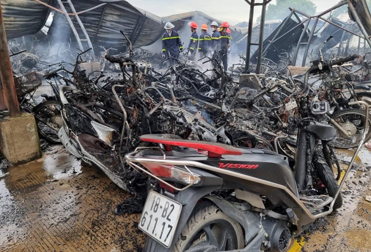 Cháy công ty may ở Nam Định, hàng trăm xe máy của công nhân bị thiêu rụi