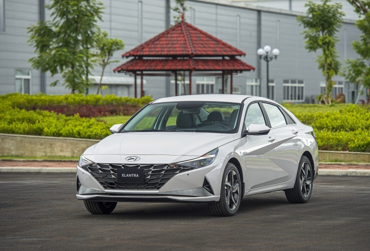Giá lăn bánh Hyundai Elantra 2023 vừa ra mắt: rẻ hơn cả Mazda 3, Civic và Altis