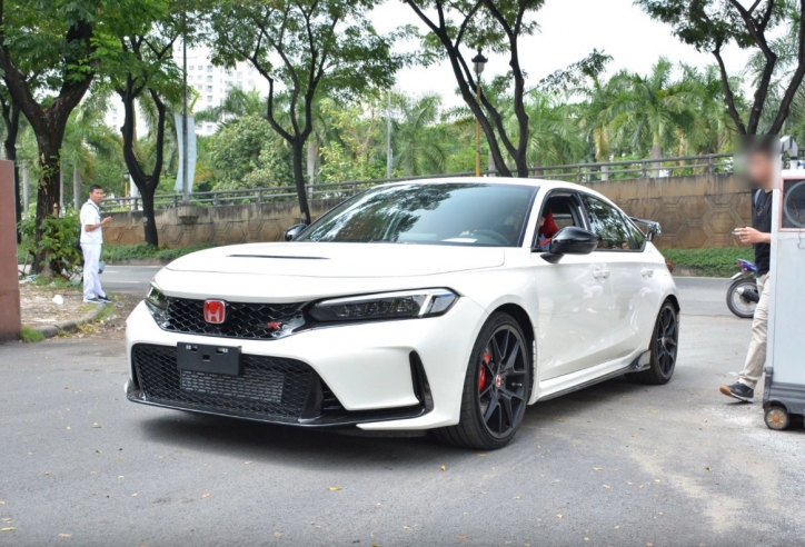 Tận mắt Honda Civic Type R vừa về Việt Nam, fan Elantra N-Line bắt đầu 'run sợ'