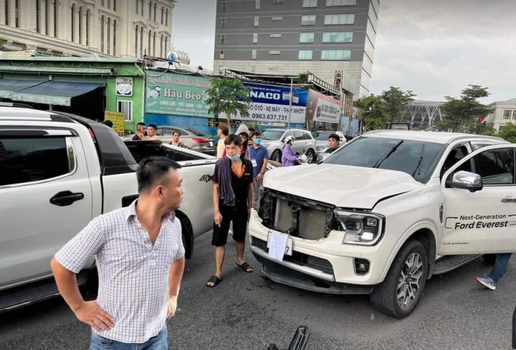 Hy hữu: Lái thử xe Ford Everest 2022, khách gây tai nạn liên hoàn tại Sài Gòn