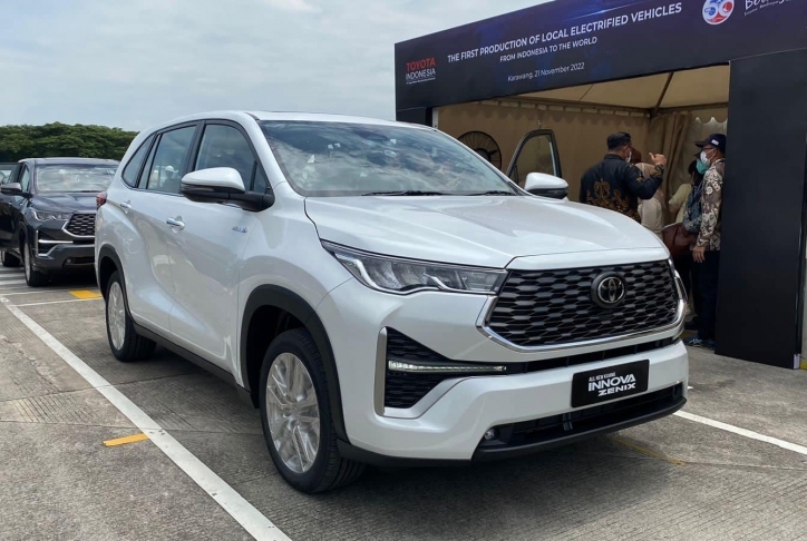 Đại lý Việt Nam bắt đầu nhận cọc Toyota Innova 2023, “câu trả lời” cho Xpander