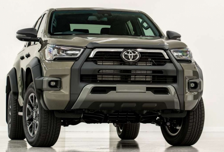 Đại lý nhận cọc Toyota Hilux 2023 tại Việt Nam, giá từ 740 triệu đồng