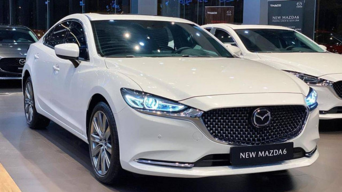 Mazda tung ưu đãi siêu hấp dẫn tháng 12: giảm giá, hỗ trợ 100% lệ phí trước bạ