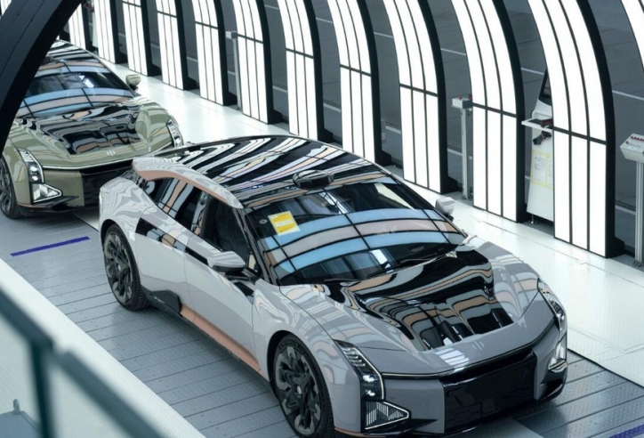 Vén màn mẫu ô tô điện Trung Quốc tăng tốc như siêu xe, chạy hơn 700km/lần sạc