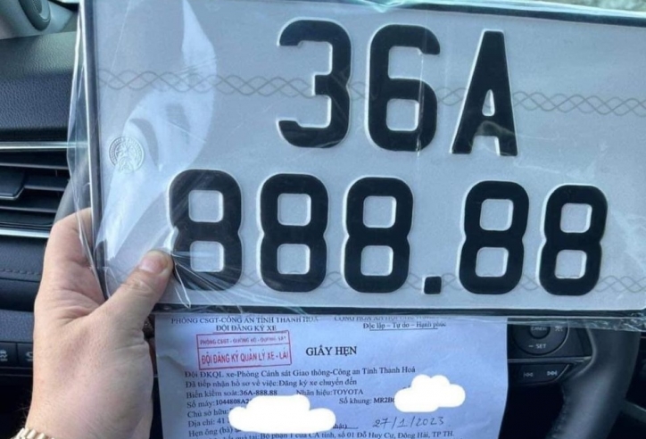 Toyota Camry “ngũ quý 8” tại Thanh Hóa 'hét giá' hơn 3 tỷ đồng