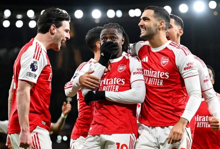 CĐV Arsenal 'cầu xin' Rice làm đội trưởng sau cú gào vang trời