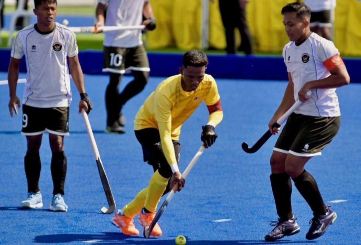 Chú làm HLV, cháu ra sân: Gia đình Malaysia gây sốt tại SEA Games 33