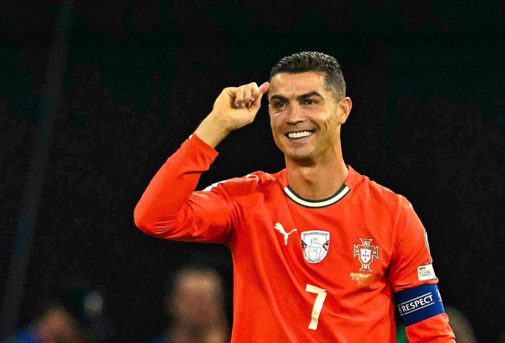 BẤT NGỜ: Ronaldo 2 lần sút tung lưới Bồ Đào Nha
