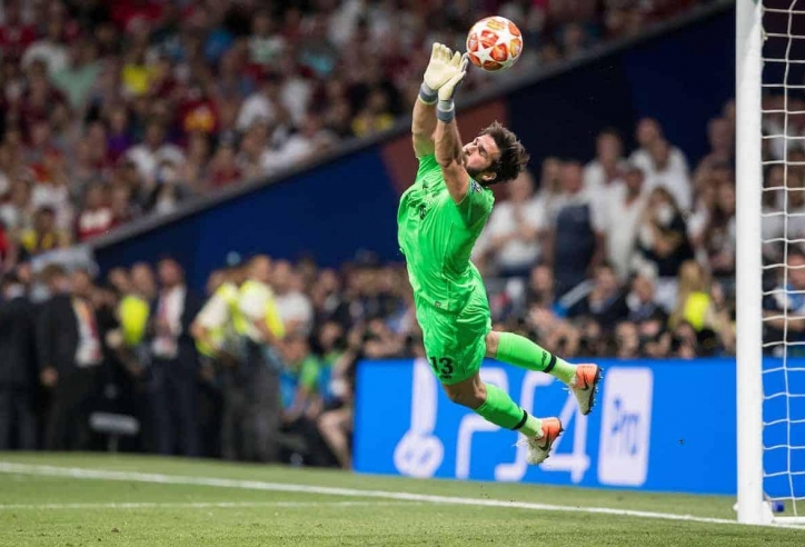 Xuất hiện người nhện 100 trận sạch lưới tại Ngoại hạng Anh