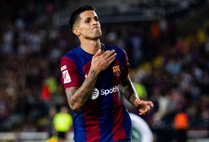 Khao khát trở lại, cựu sao Barca có hành động đặc biệt