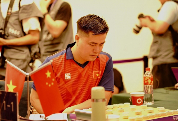 Nhà vô địch thế giới Việt Nam '1 chọi 5' cao thủ Trung Quốc