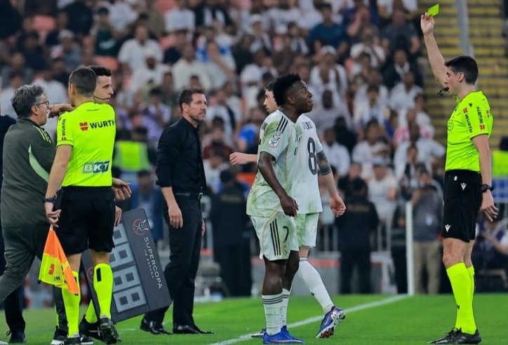 Trọng tài lên tiếng bất ngờ về màn 'đấu khẩu' giữa Vinicius và Simeone