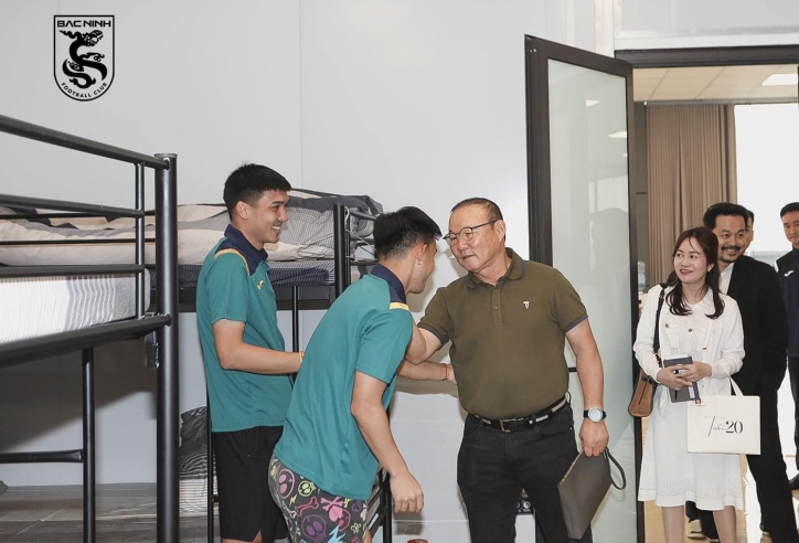 HLV Park Hang Seo gây chú ý tại CLB mới