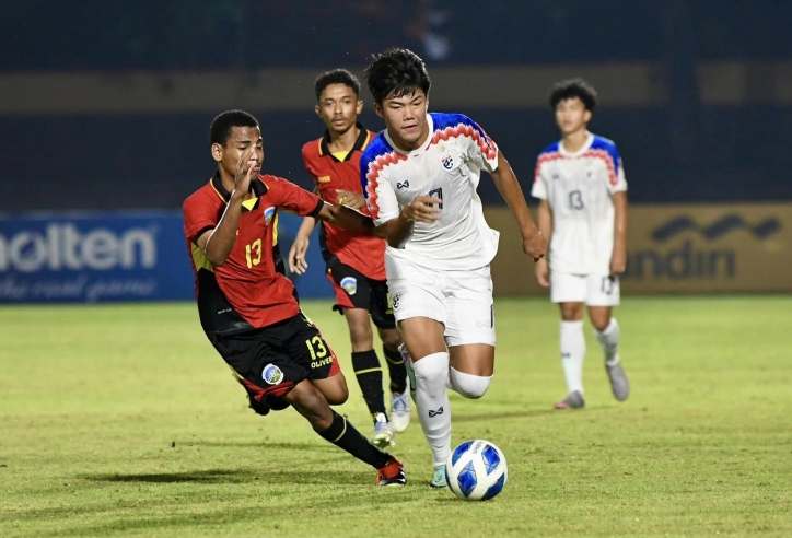 Quá hưng phấn vì đá chính, cầu thủ U16 Thái Lan bị nôn và khó thở