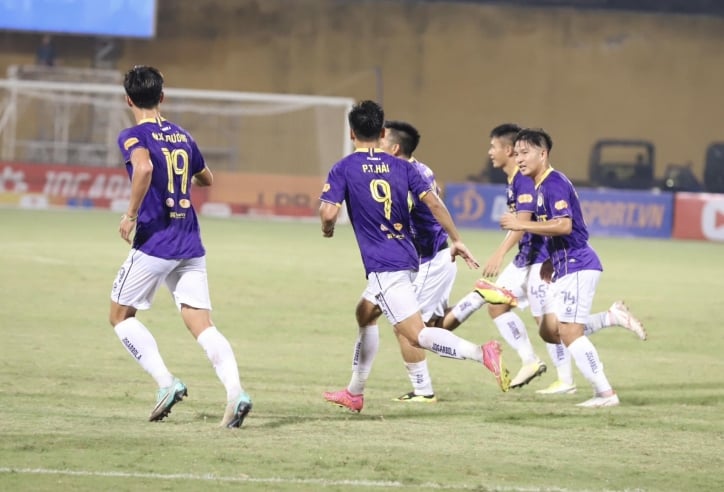 Trực tiếp Hà Nội 1-0 Bình Định: Văn Quyết ghi bàn