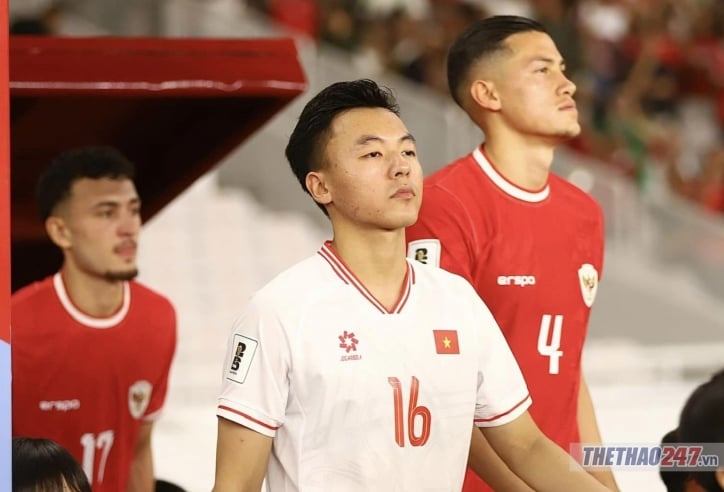 Cầu thủ chia tay ĐT Việt Nam trước AFF Cup bất ngờ đi bán hàng ở chợ