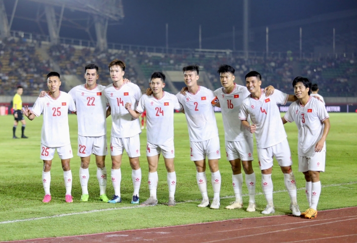 Trực tiếp Việt Nam 3-0 Lào: Văn Toàn lập công!!!