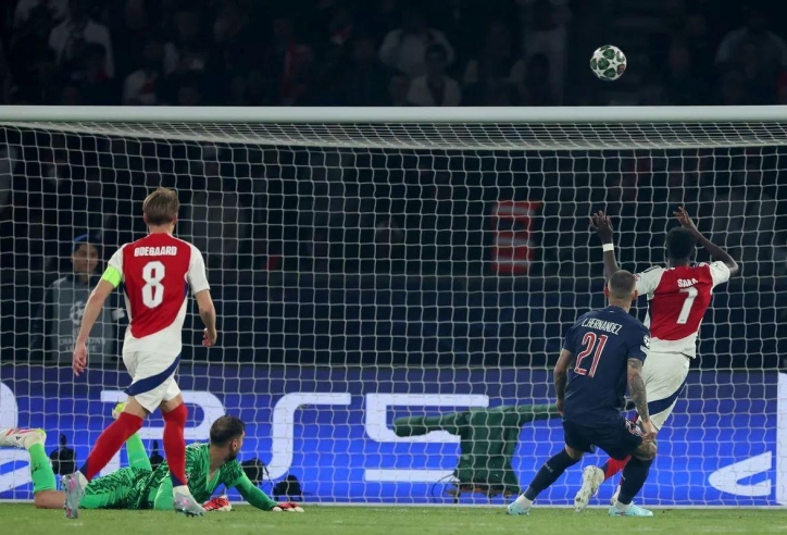 Khoảnh khắc đáng quên khiến Arsenal tan mộng Champions League