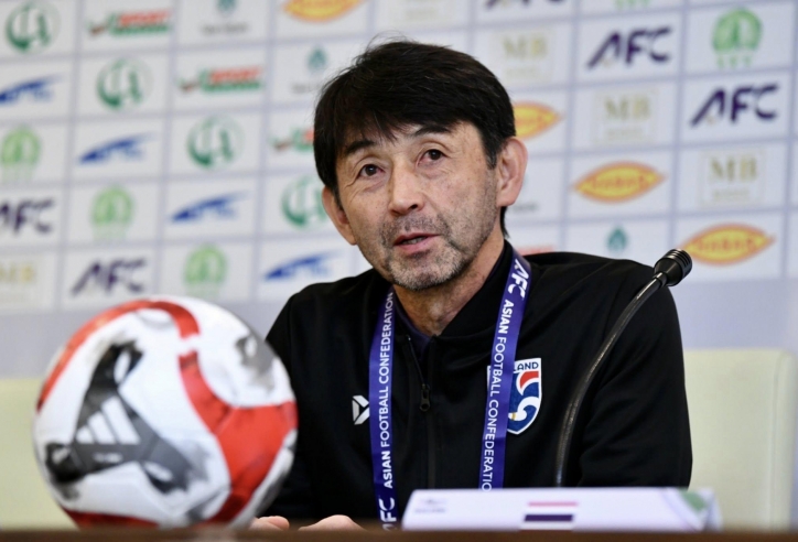 HLV ĐT Thái Lan đổ lỗi mặt sân về trận thua trước đội hạng 142 FIFA