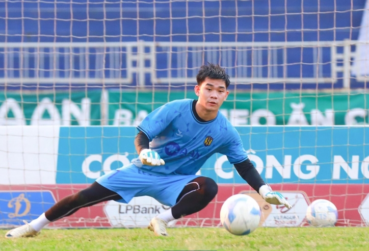 HLV Popov chiêu mộ thủ môn siêu chất lượng tại Viettel