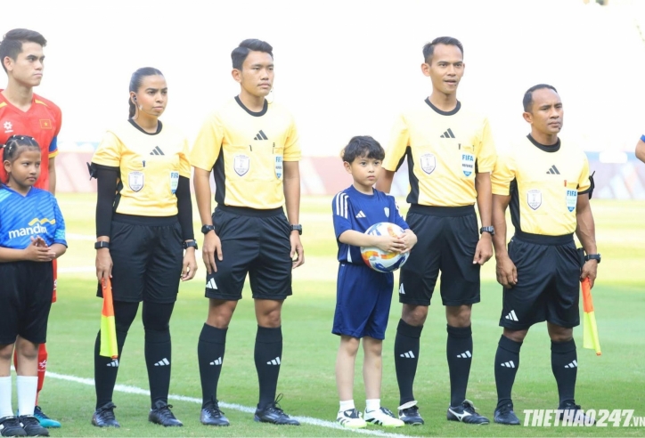 Trọng tài mắc sai lầm sơ đẳng trận U23 Việt Nam vs U23 Philippines