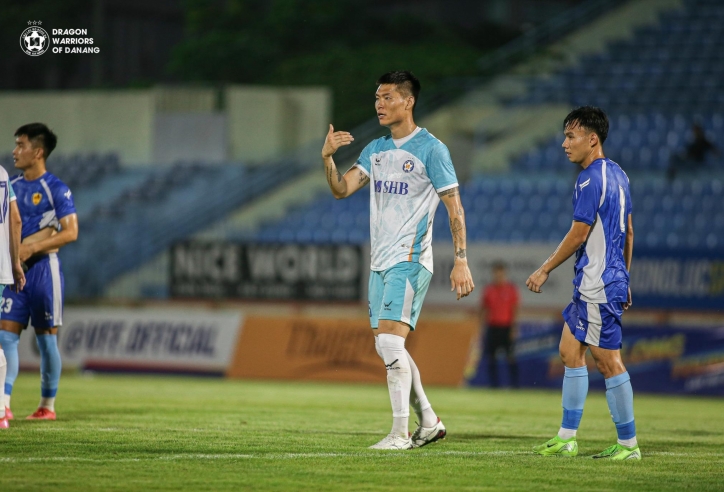 Thử việc thành công tại V-League, cầu thủ Hàn Quốc bật khóc