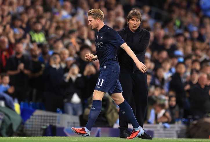 HLV Conte xin lỗi De Bruyne
