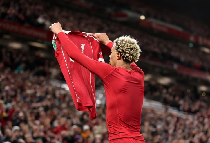 Ekitike không ngại cạnh tranh Isak, thừa nhận thất vọng vì ăn mừng lố