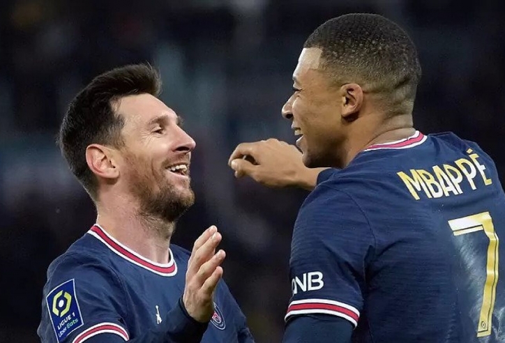 HLV Bayern Munich tiết lộ giải pháp 'khóa chân' Messi và Mbappe