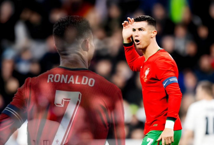 Cristiano Ronaldo bị đồng đội phớt lờ ở trận thua Slovenia?