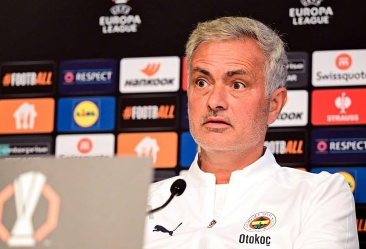 Mourinho lần đầu tiên phải làm điều chưa từng suốt 24 năm