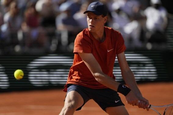 Sinner vượt ải, tiến vào tứ kết Australian Open 2025