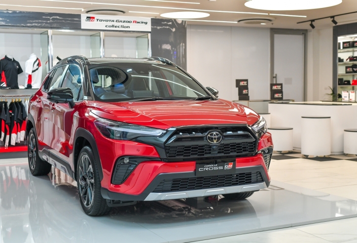 Cận cảnh Toyota Corolla Cross 2024 bản đắt nhất giá quy đổi chỉ hơn 800 triệu đồng