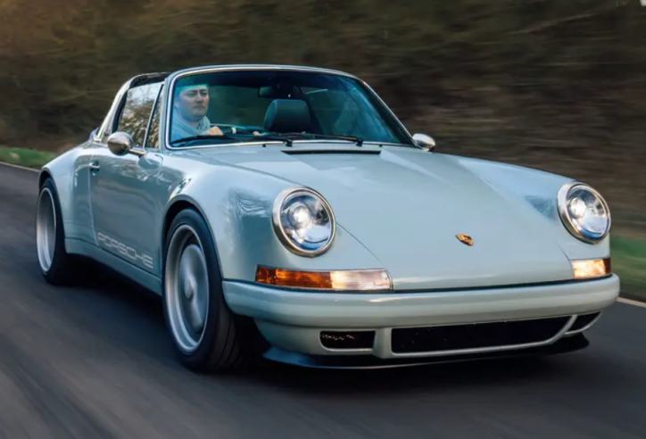 Chiếc Porsche 911 Targa 'độc lạ' này có giá hơn nửa triệu USD
