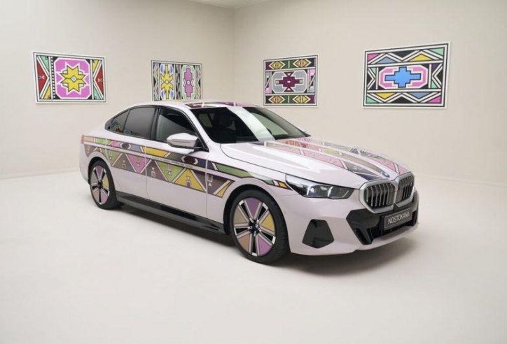 BMW hé lộ công nghệ đặc biệt, tự động đổi màu sơn như 'tắc kè hoa'
