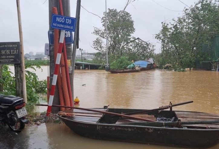 75 tuyến phố Hà Nội có thể ngập trong 3 giờ tới, tập trung quận Hoàn Kiếm và Thanh Xuân