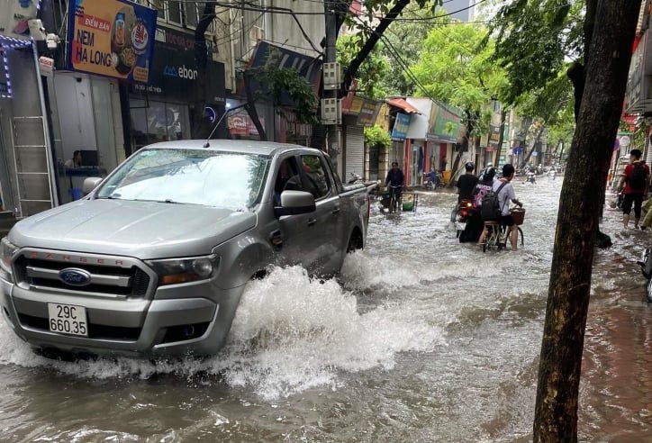 75 tuyến phố Hà Nội có thể ngập trong 3 giờ tới, tập trung quận Hoàn Kiếm và Thanh Xuân