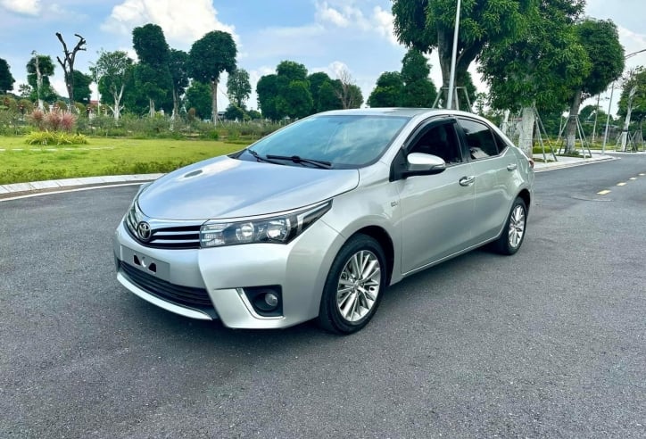 Toyota Corolla Altis 2016 rao bán rẻ ngỡ ngàng sau 8 năm lăn bánh