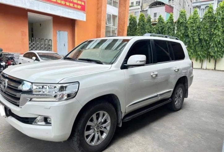 Bất ngờ với khả năng giữ giá của Toyota Land Cruiser VX 2020 sau 4 năm lăn bánh