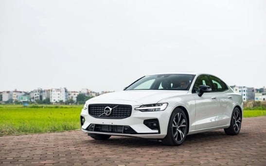 Volvo S60 2020 rao bán ngang ngửa Toyota Camry sau khi 'lướt' 21.000 kilomet