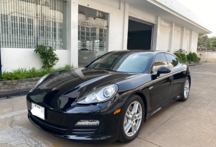 Porsche Panamera 2011 rao bán rẻ ngỡ ngàng sau 13 năm lăn bánh