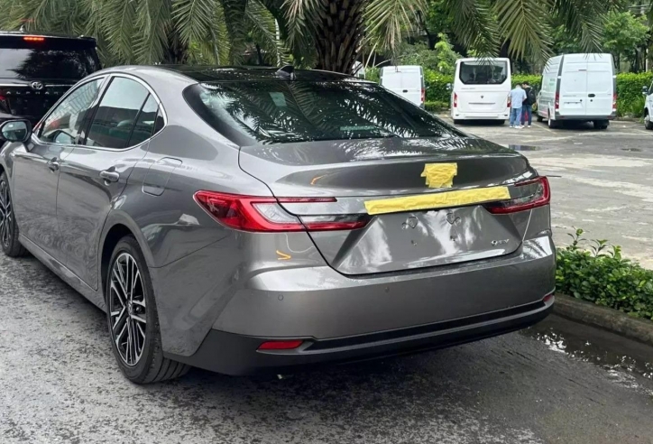 Toyota Camry 2025 lộ diện trước thềm Vietnam Motor Show 2024 với loạt nâng cấp toàn diện