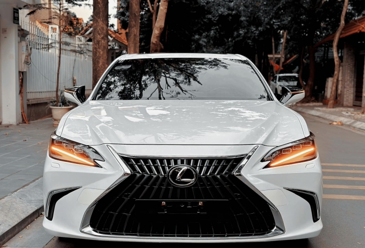 Bất ngờ với khả năng giữ giá của Lexus ES 250 2022 trên thị trường xe cũ