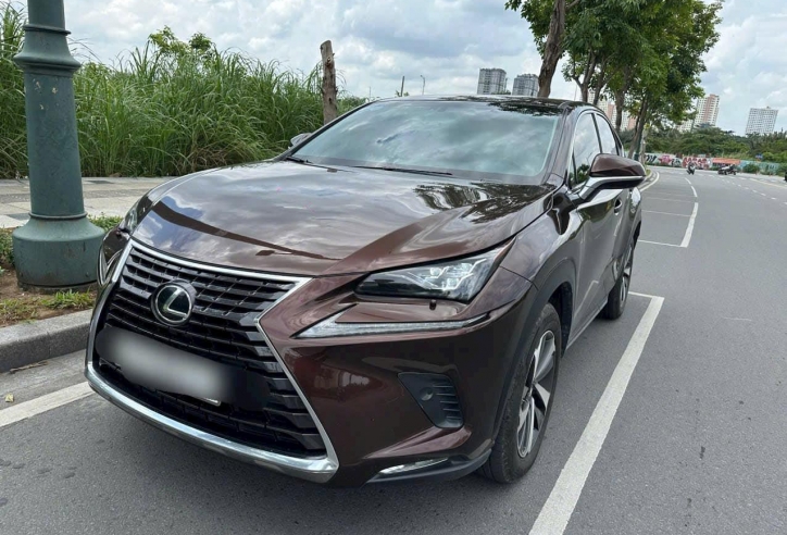 SUV hạng sang Lexus NX300 2018 rao bán rẻ giật mình sau 5 năm lăn bánh