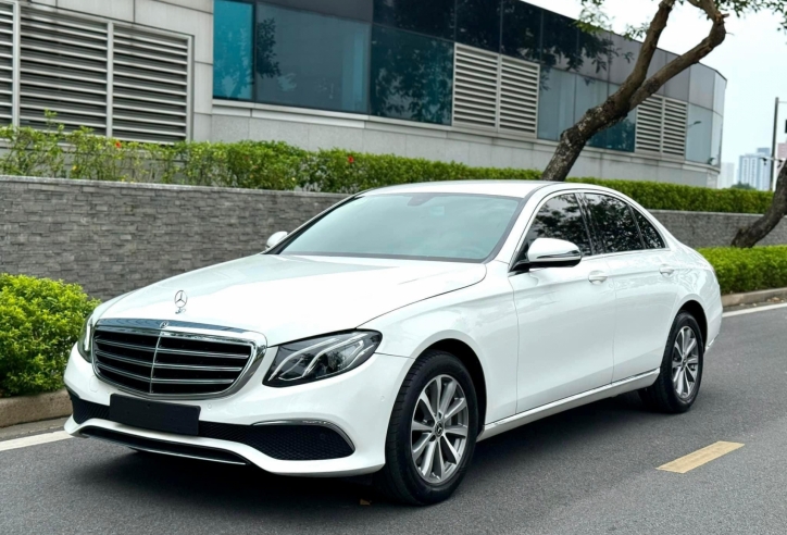 Bất ngờ với mức giá rao bán của Mercedes E200 sau 5 năm lăn bánh trên sàn xe cũ